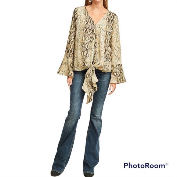 New Entro | Women’s Snake Print Bell Sleeve Top Small - Picture 4 of 12